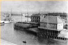 Rettungsbootschuppen von 1927 am Ewerhafen mit Ablauframpe