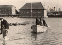 Bootsstation von 1927 im Ewerhafen whrend einer Sturmflut