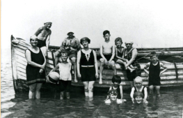 Das Duhner Rettungsboot im Watt liegend