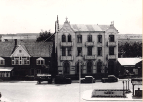 Im Hintergrund rechts neben dem `Hotel am Meer, Duhnen, der Galgenberg, Anfang 1900