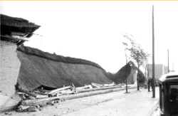 Die eingestrzte Wandelhalle von der Strandstrae her gesehen.