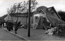 Zusammengebrochene Wandelhalle des Kurparkes an der Strandstraße.