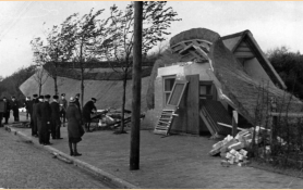 Zusammengebrochene Wandelhalle des Kurparkes an der Strandstrae.